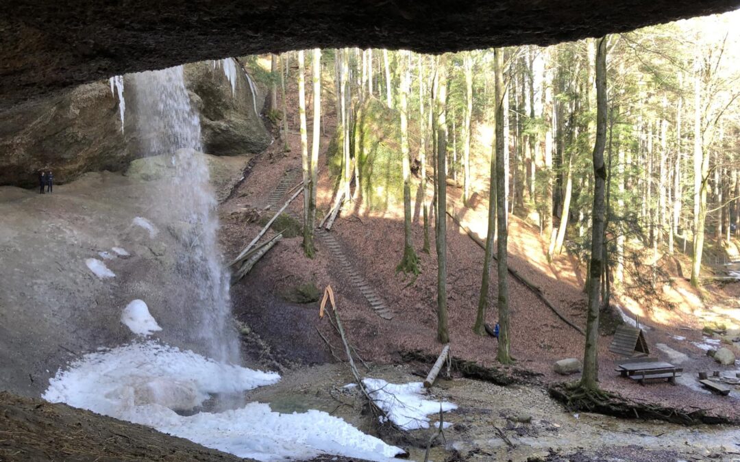 Wanderung Gibswil – Bachtel – Wald: Imposanter Wasserfall und enge Erdspalte